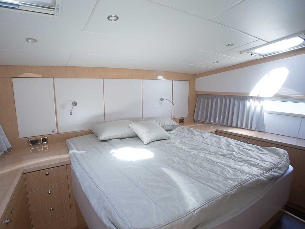 Mares 47 Outboard Express stateroom
