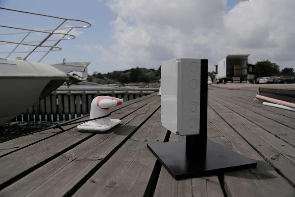 Self-docking slip sensor