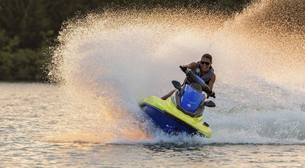 Yamaha WaveRunner EXR carving