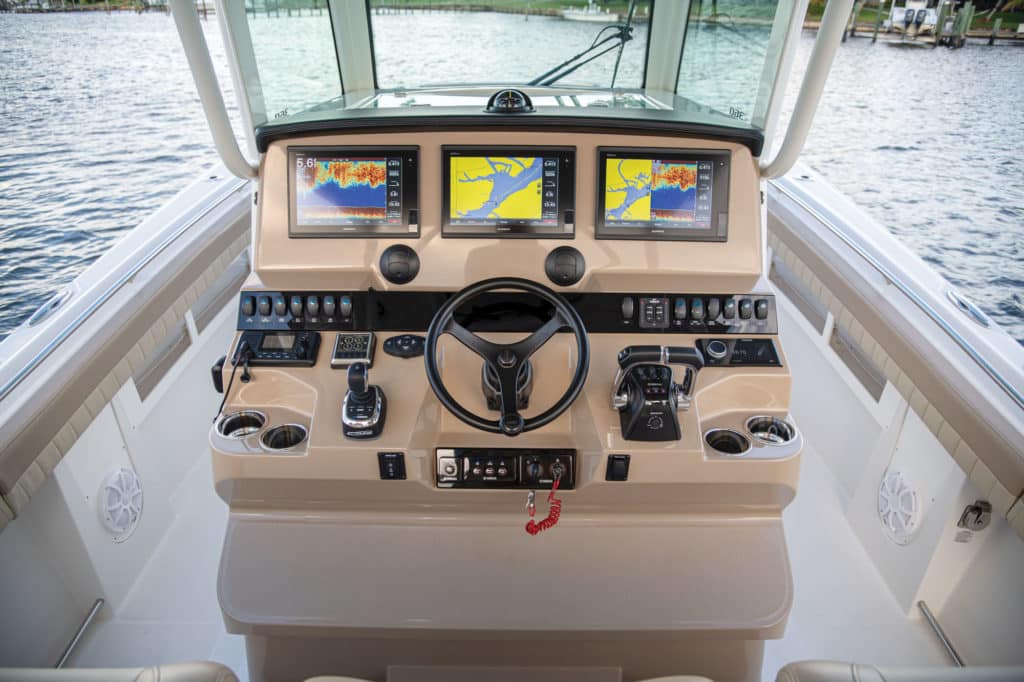 Sailfish 360 CC helm