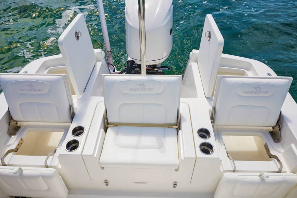 Regulator 26XO stern seating