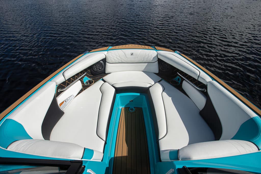 Super Air Nautique GS22E bow seating