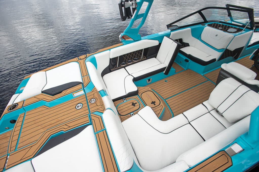 Super Air Nautique GS22E cockpit