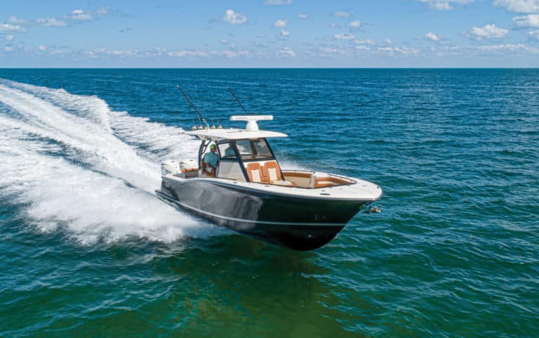 Scout 330 LXF running to the fishing grounds
