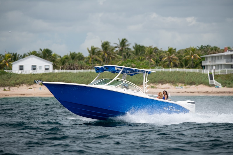 Sea Chaser 27 DC running shot