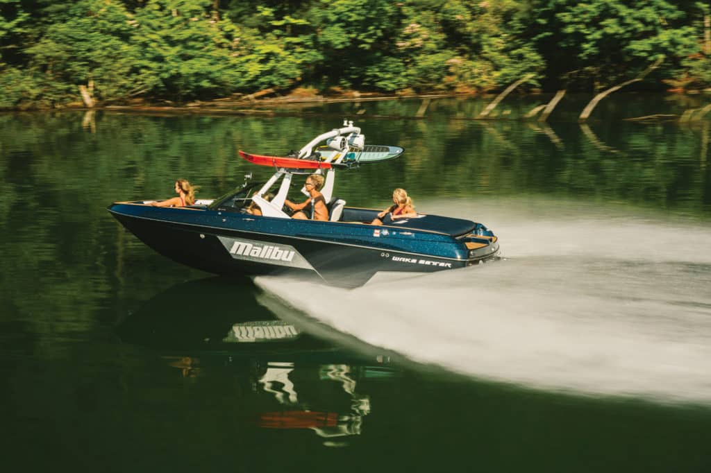 Malibu Wakesetter 20 VTX running shot