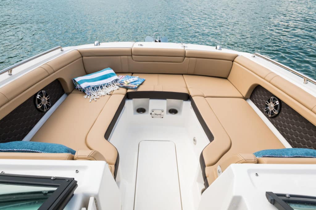 Sea Ray SDX 290 bow seating