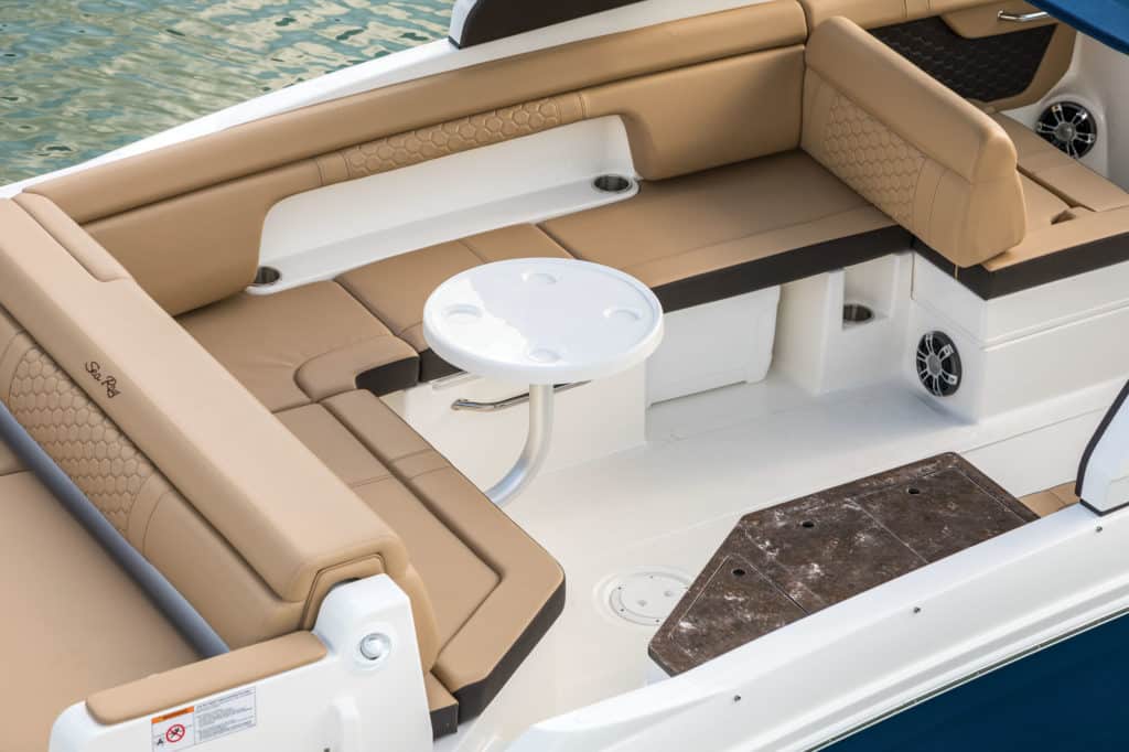 Sea Ray SDX 290 cockpit