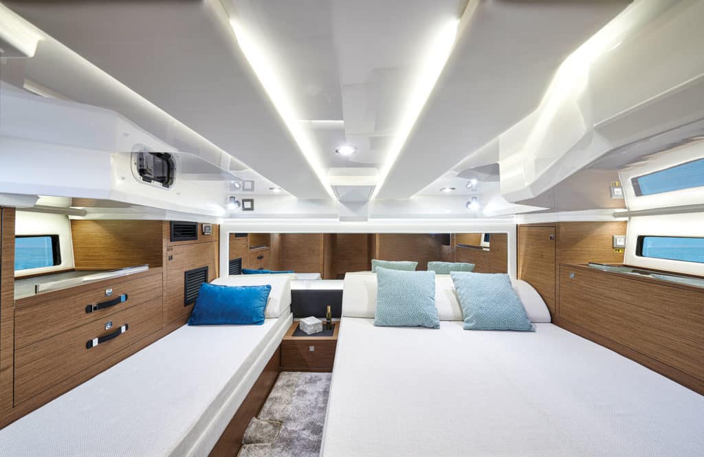 Jeanneau Leader 12.5 WA aft cabin