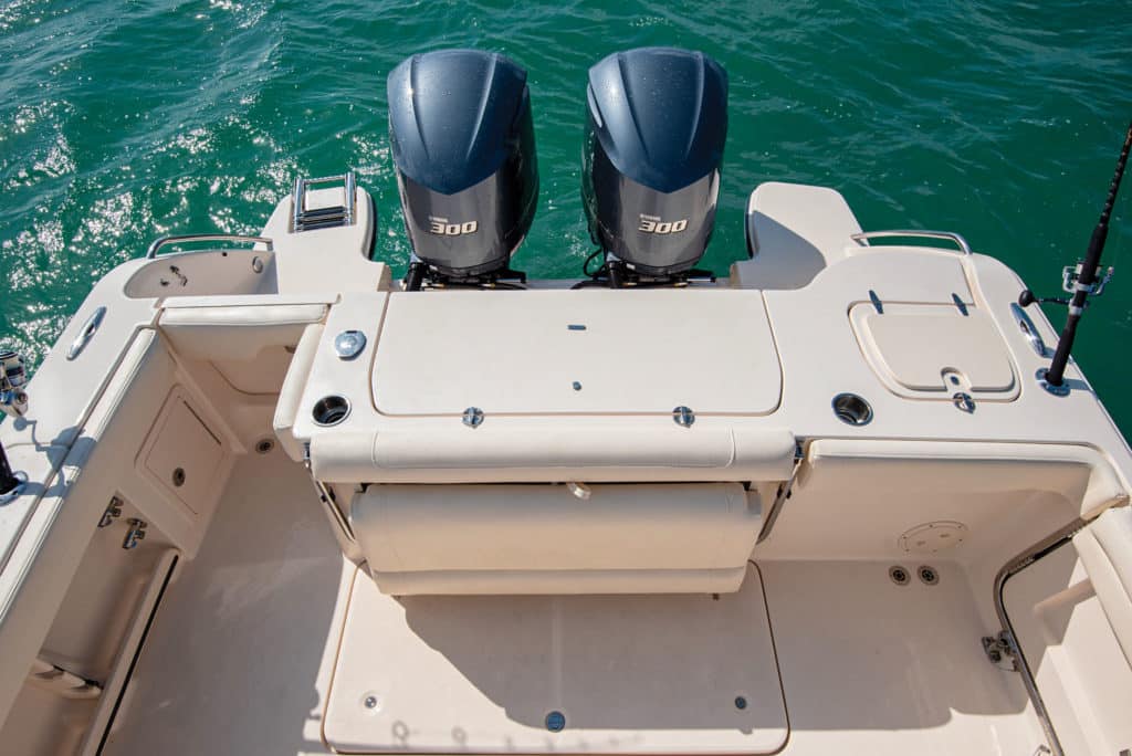 Grady-White Canyon 326 transom