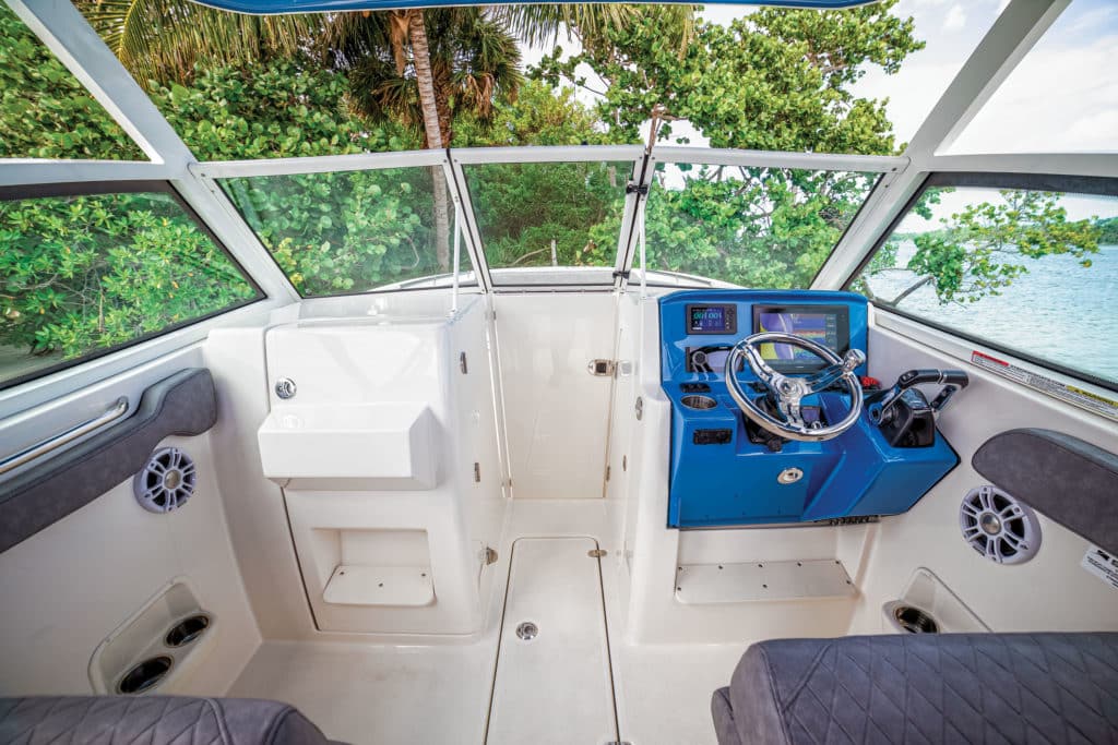 Stingray 269DC helm