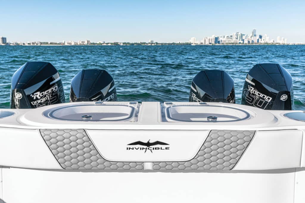 Invincible 46 Catamaran outboards and transom livewells