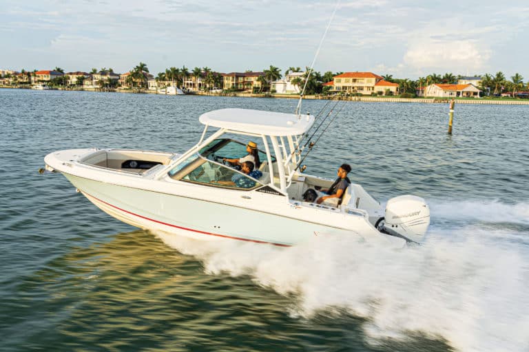 Boston Whaler 240 Vantage cruising down the river