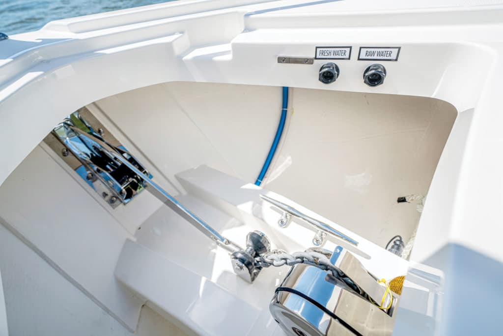 Tiara Sport 43 LE electric windlass