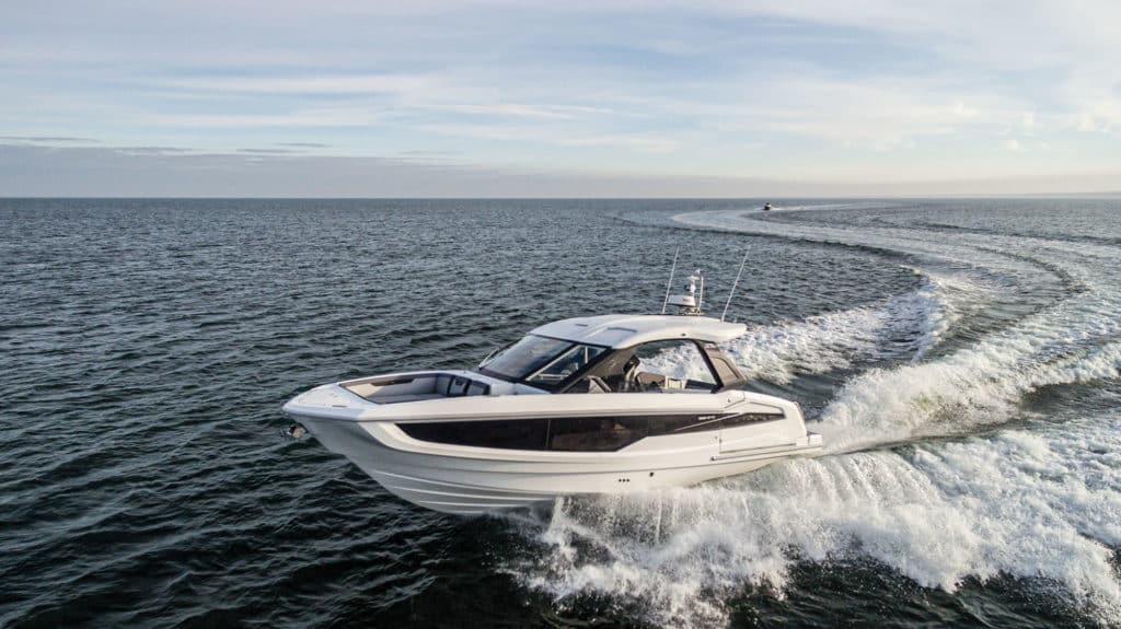 Galeon 325 GTO carving turns offshore
