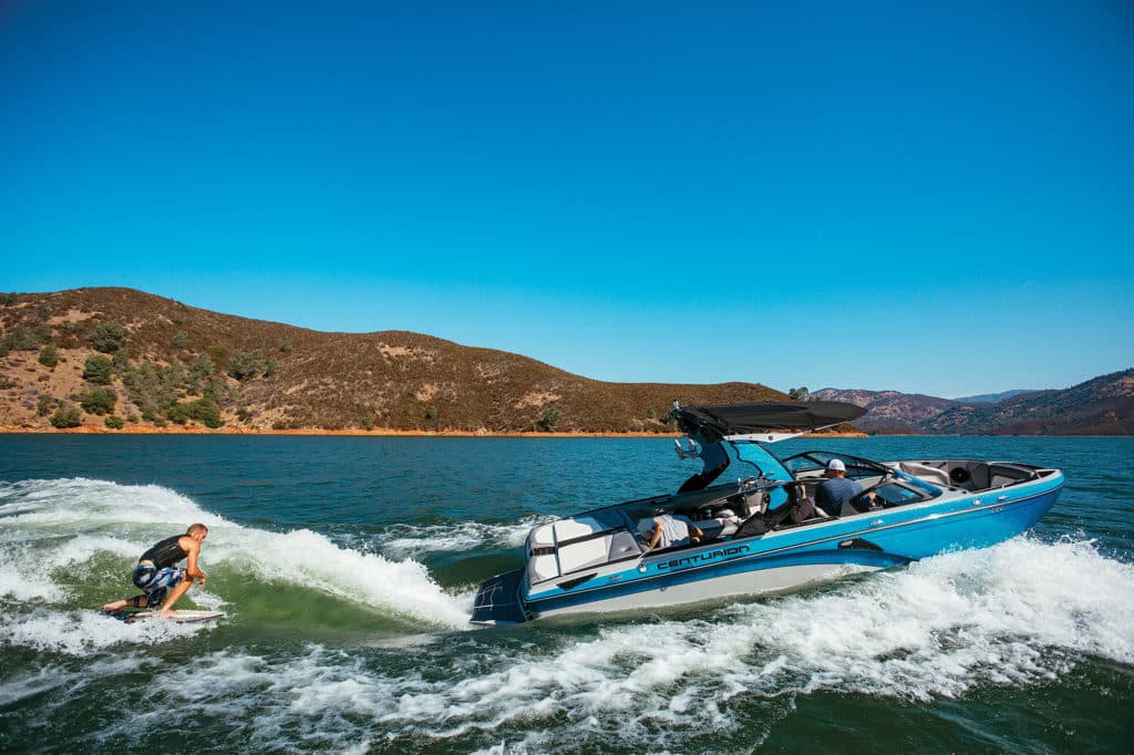 Centurion Vi24 wakesurfing