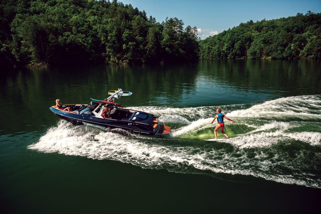 Malibu 20 VTX wakesurfing