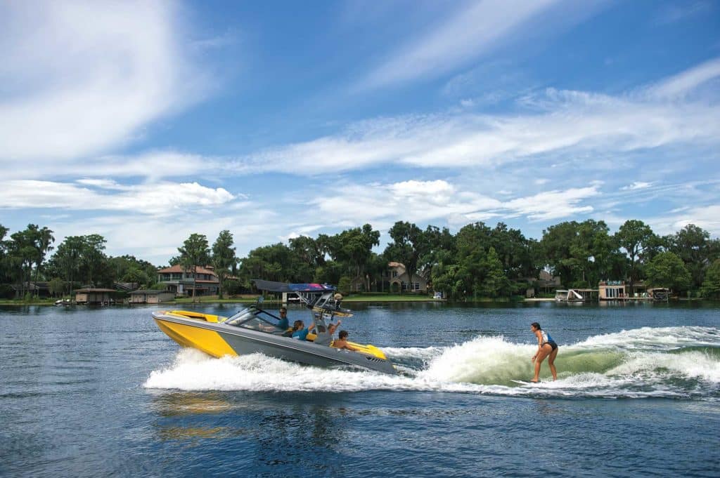 Nautique Super Air GS20 surfing