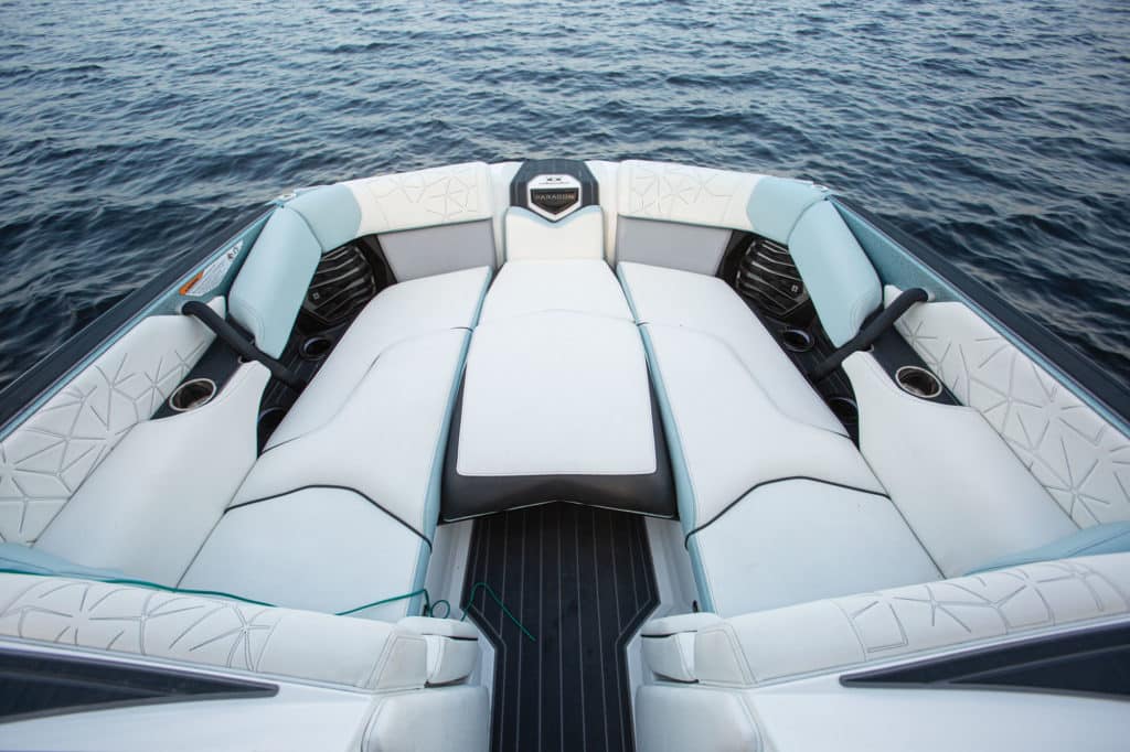 Nautique G25 Paragon bow seating