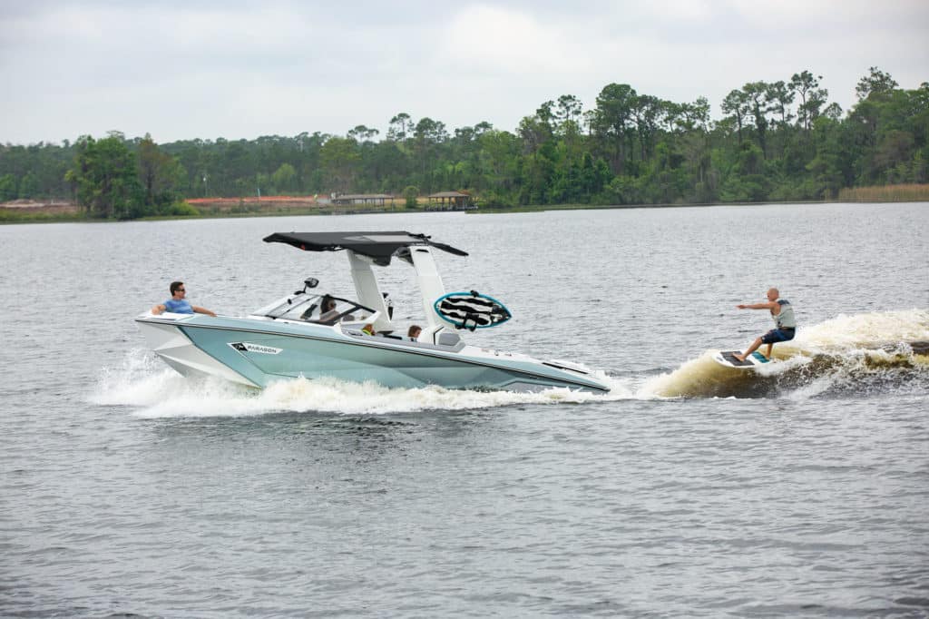 Nautique G25 Paragon on the lake