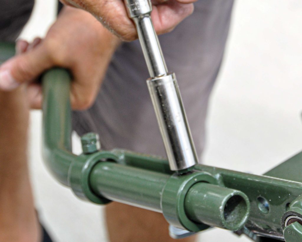 Tightening fasteners on the mud-motor kit
