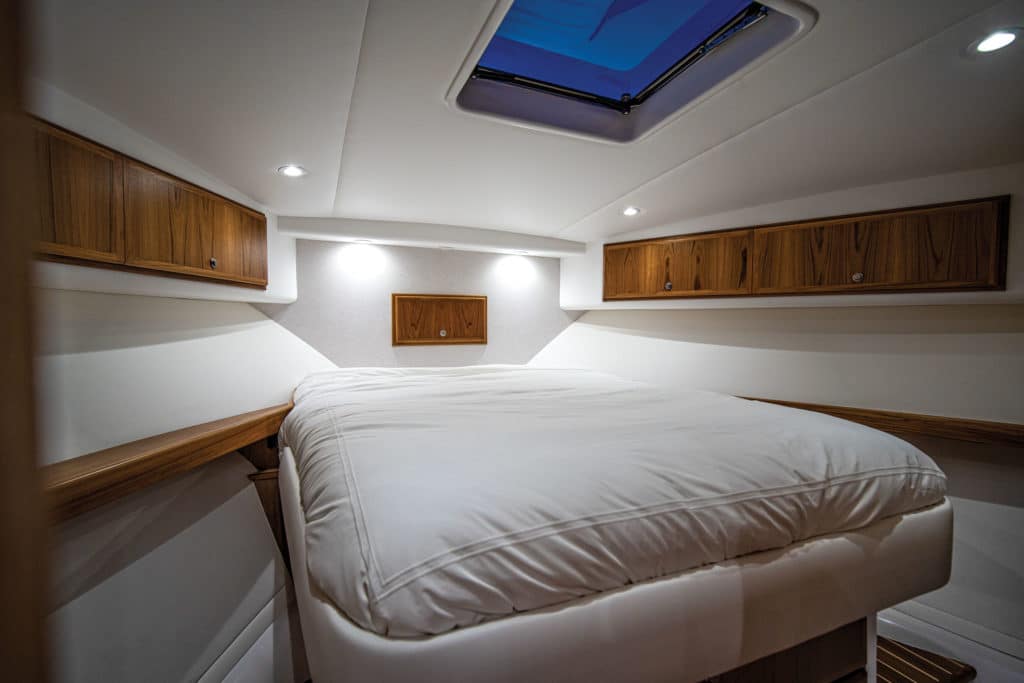 Mag Bay Yachts 42 Hardtop berth