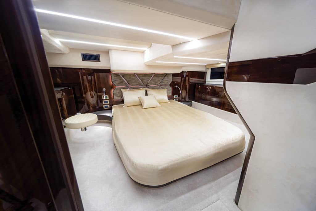 Galeon 410 HTC stateroom