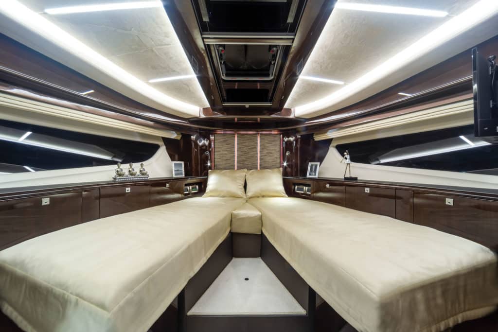 Galeon 410 HTC cabin