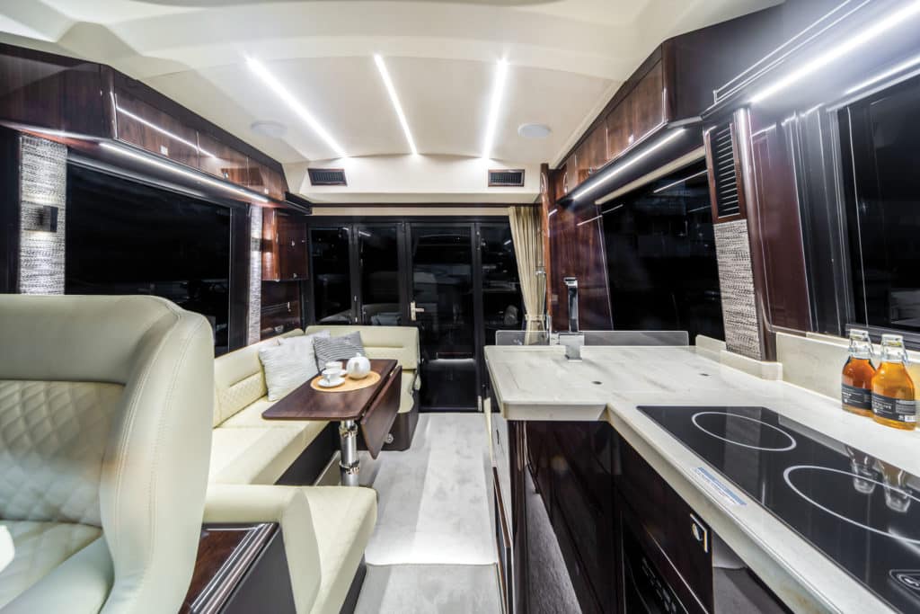 Galeon 410 HTC salon