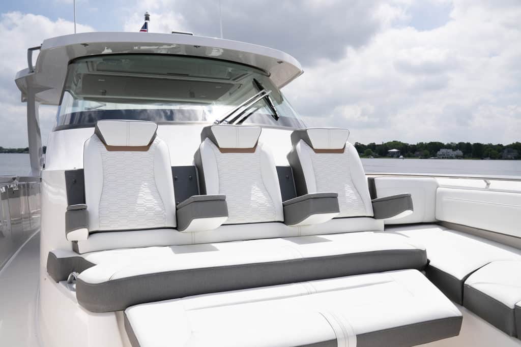 Tiara Sport 43 LS seating in front of console