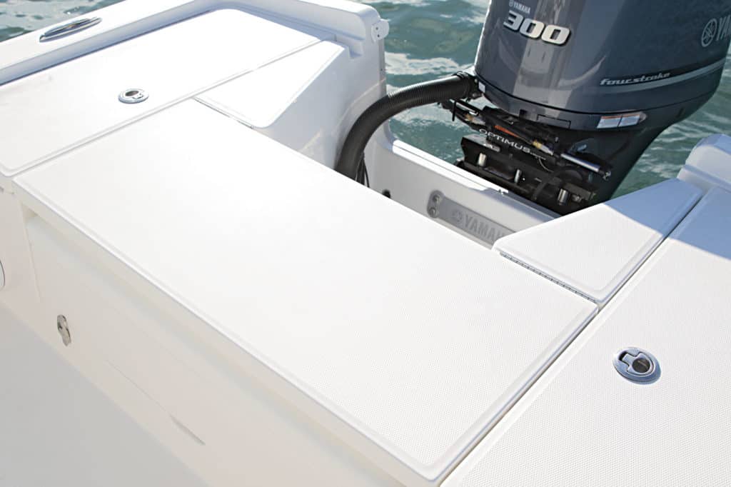 Regulator 24XO transom seating