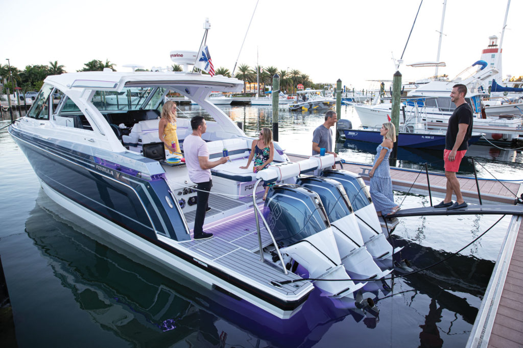 Formula 380 SSC OB at the dock