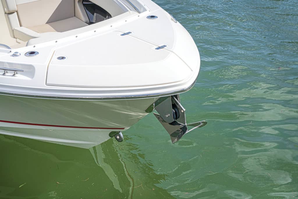 Boston Whaler 280 Vantage bow anchor