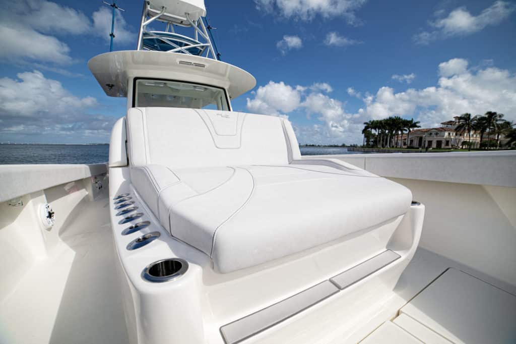 SeaVee 450Z console seating