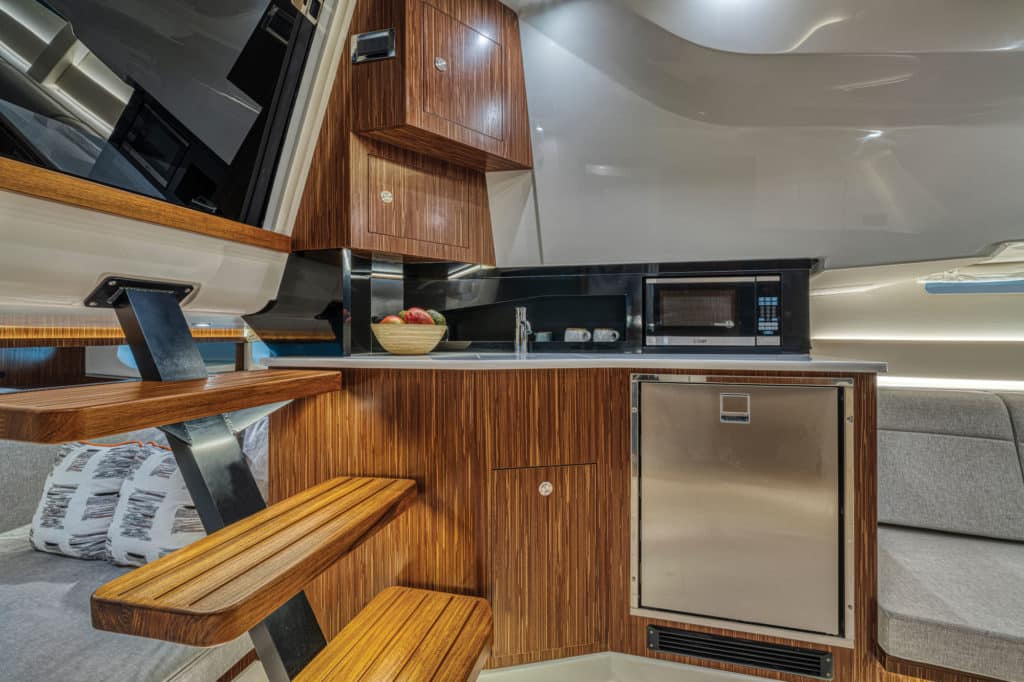 Sea Ray Sundancer 370 Outboard galley