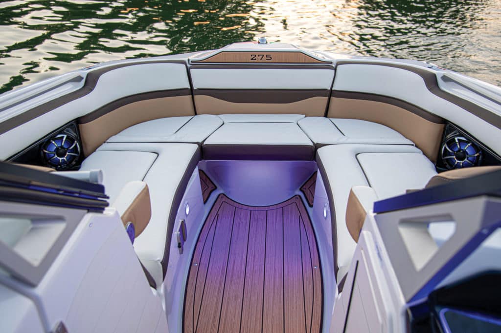 Yamaha 275SD bow seating