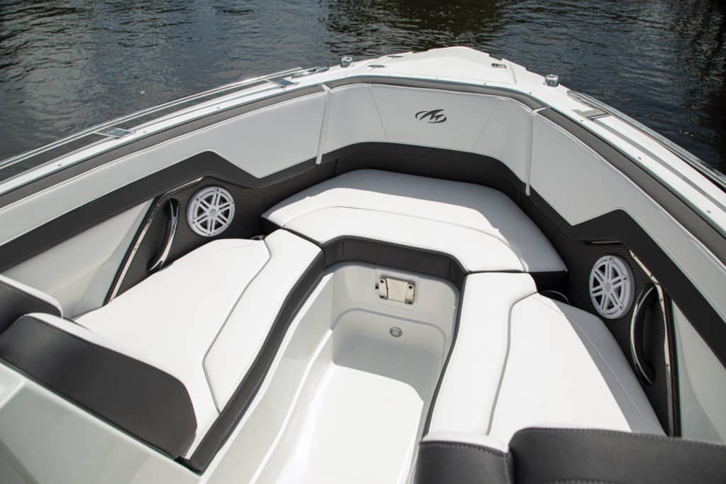 Monterey 255 SS OB bow seating