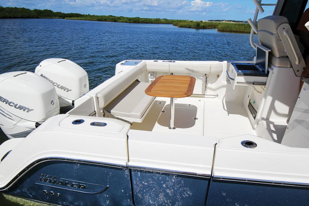 Boston Whaler 325 Conquest cockpit