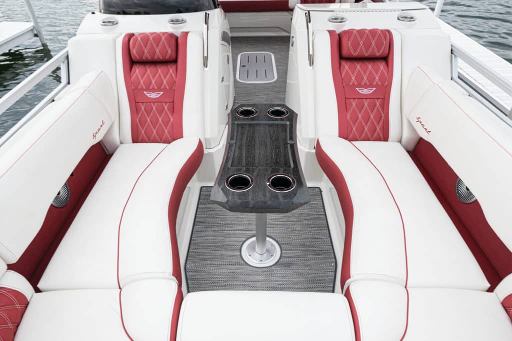 Bennington 24 R Bowrider Swingback bow seating