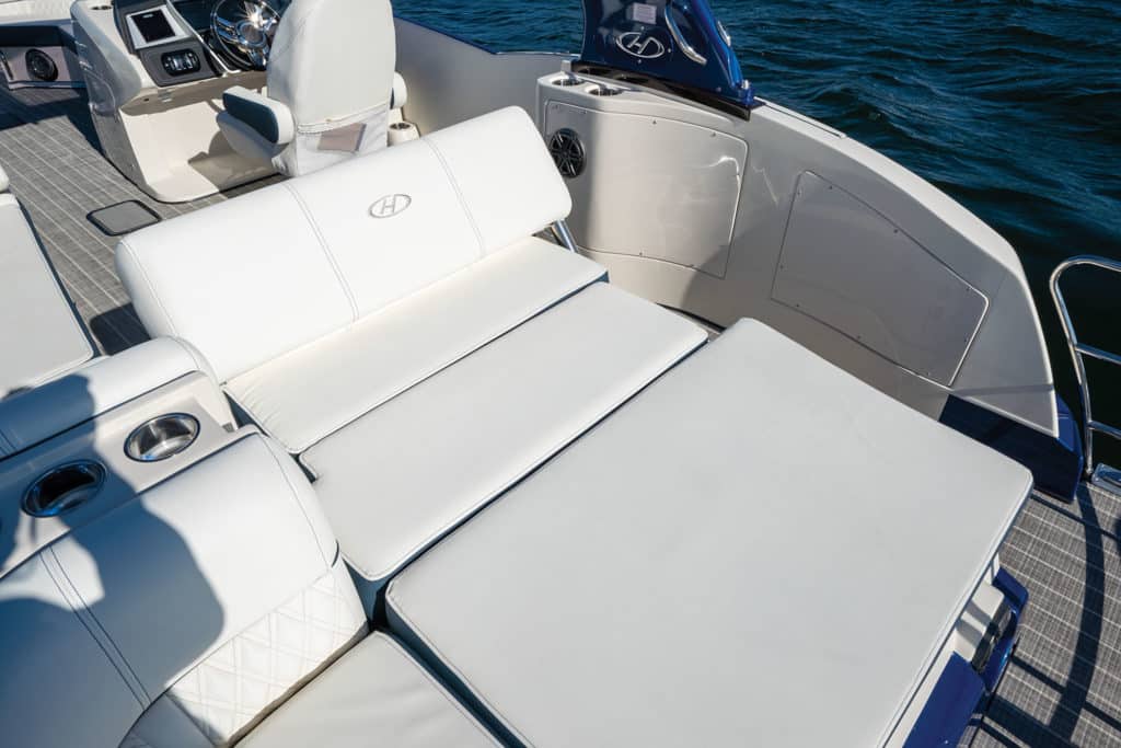 Harris Crowne 270 SL TE aft seating