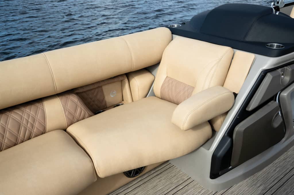 Premier 250 Grand Majestic RL bow seating