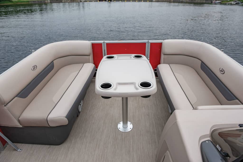 Princecraft Vectra 21 RL bow seating