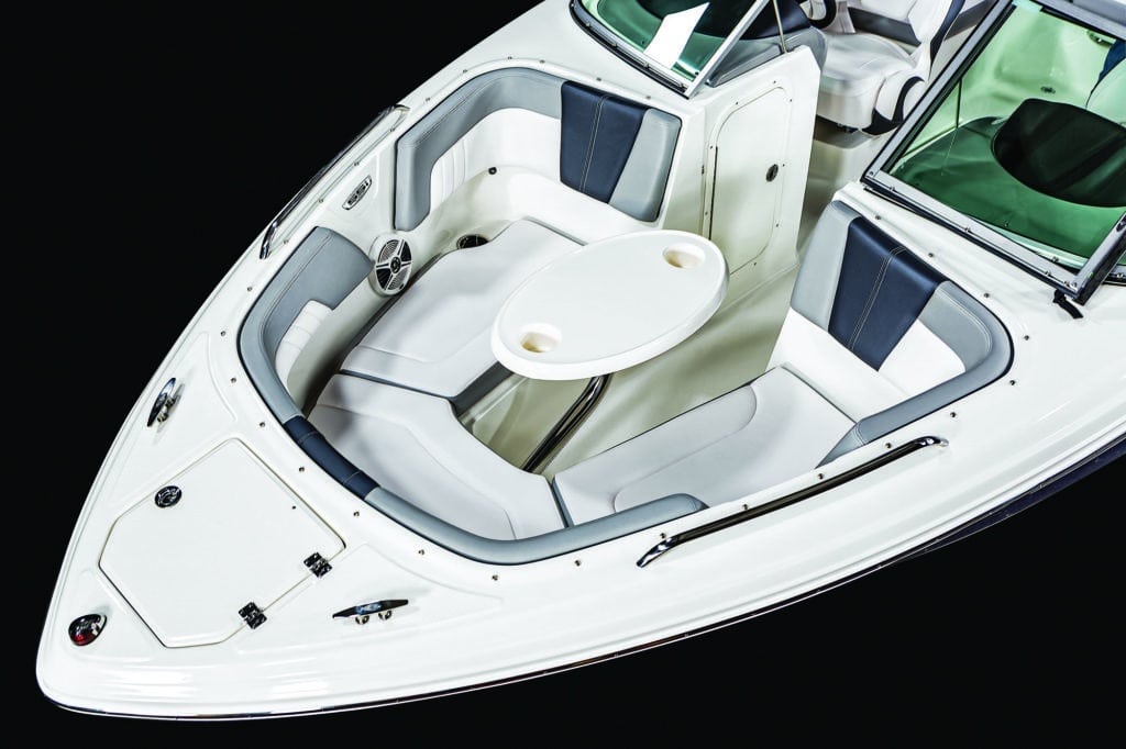 Chaparral 23 SSi OB bow seating