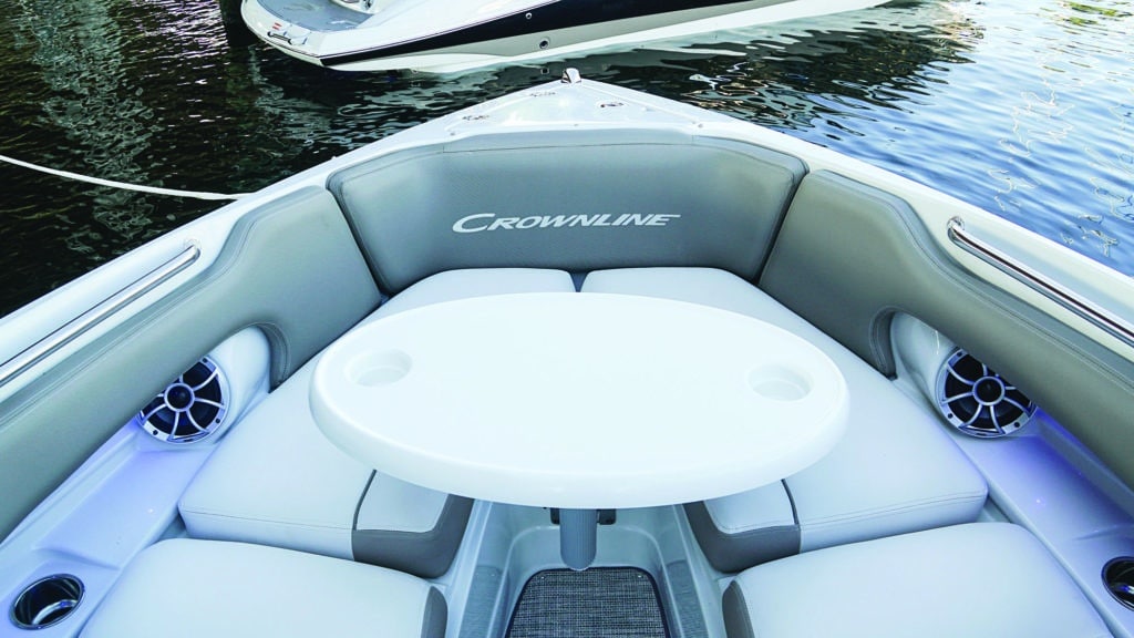 Crownline 280 SS bow seating