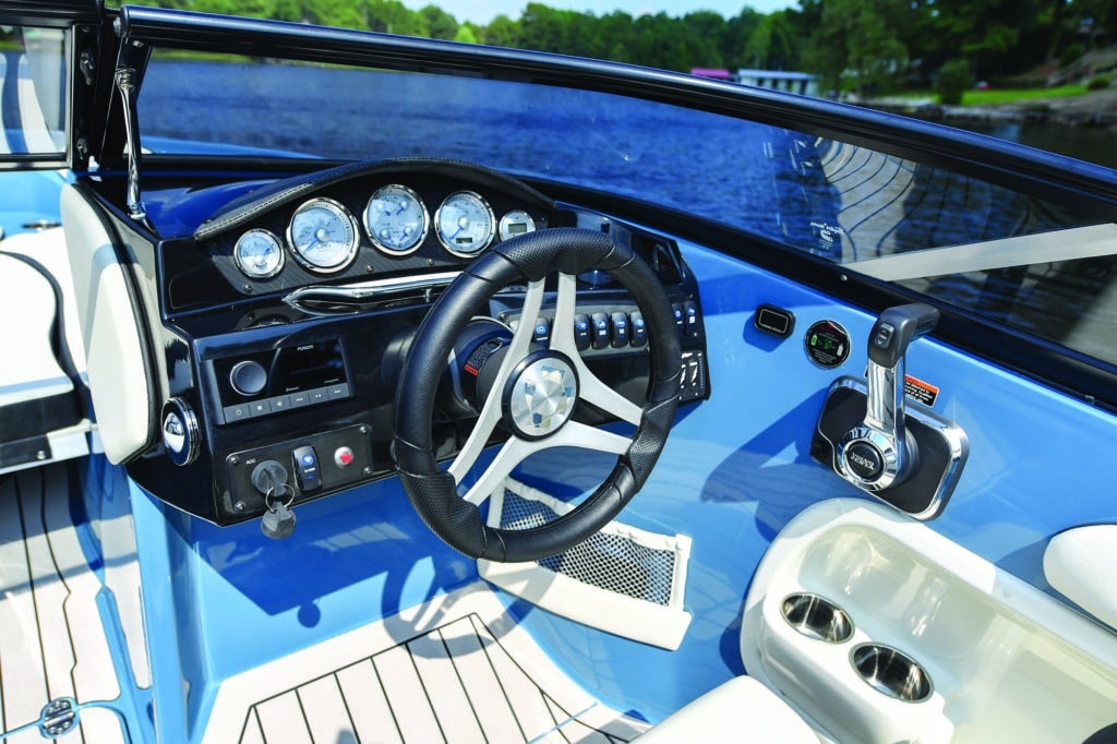 Stingray 225SE helm