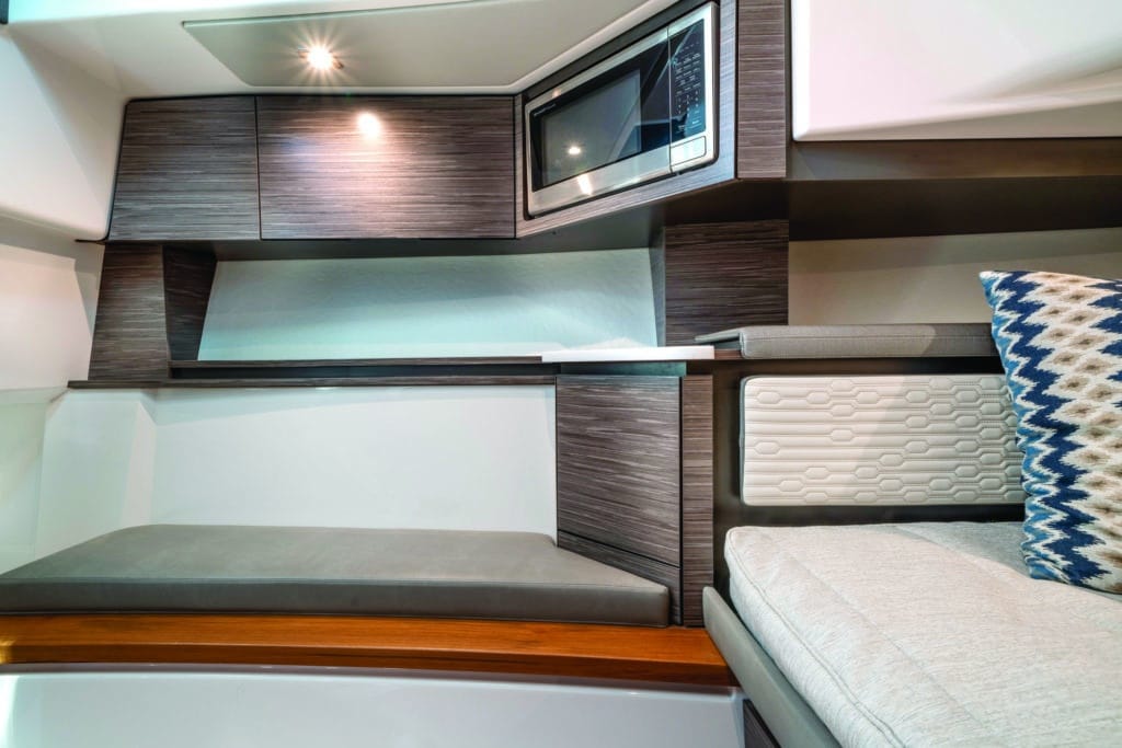 Tiara Sport 43 LS cabin