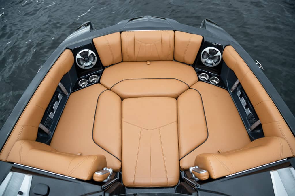 Malibu Wakesetter 23 MXZ bow seating