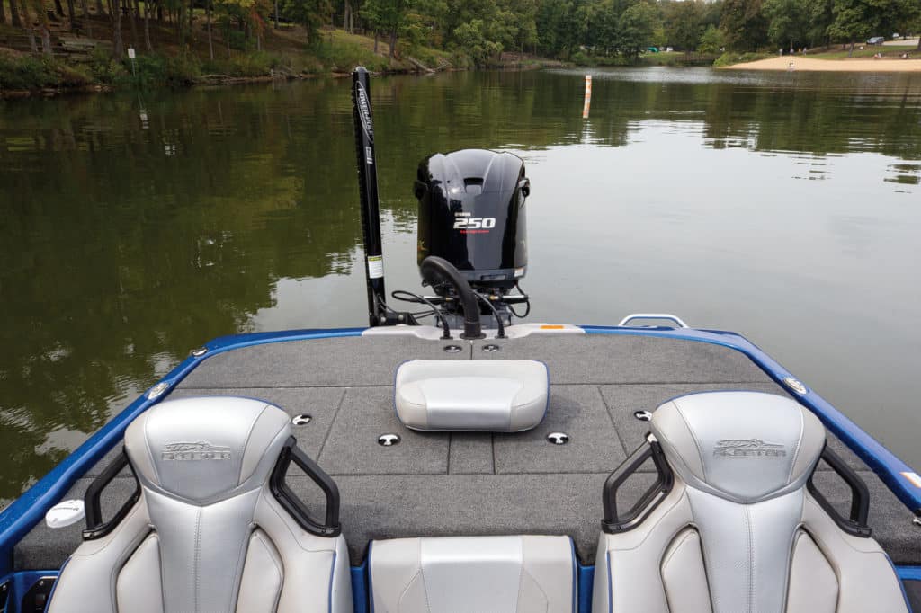 Skeeter ZXR21 aft casting platform