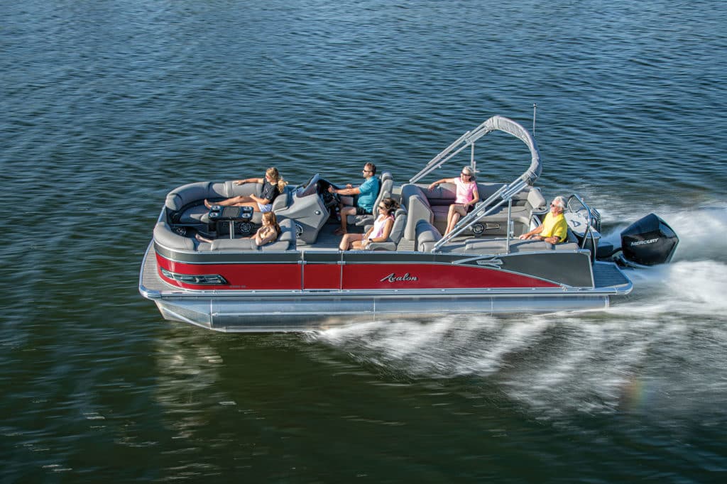 Avalon Catalina 2585 Platinum Quad Lounge cruising along the lake