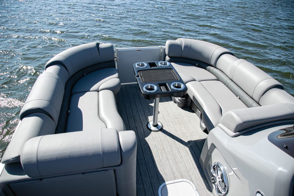 Avalon Catalina 2585 Platinum Quad Lounge bow seating